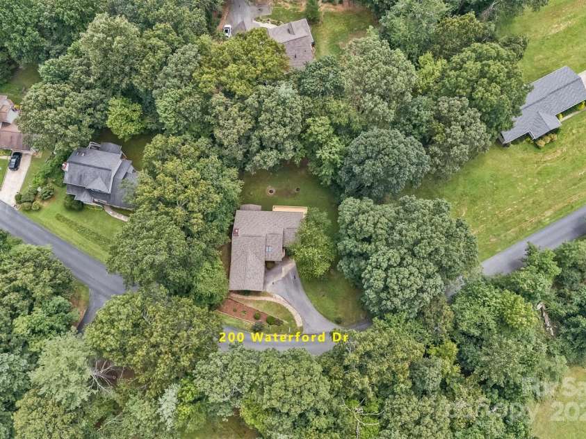 200 Waterford Drive, Mills River, NC 28759.  MLS# CAR4290046, YatesRealty ID 31726. 