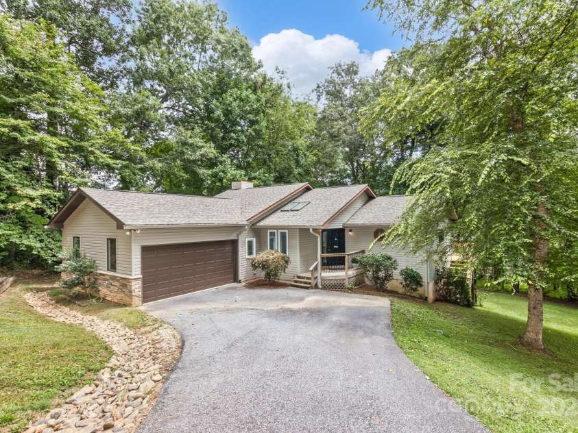200 Waterford Drive, Mills River, NC 28759.  MLS# CAR4290046, YatesRealty ID 31726. 