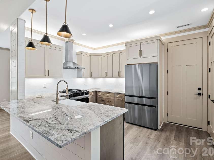 10 Heartleaf Circle, Arden, NC 28704.  MLS# CAR4364527, YatesRealty ID 31729. 