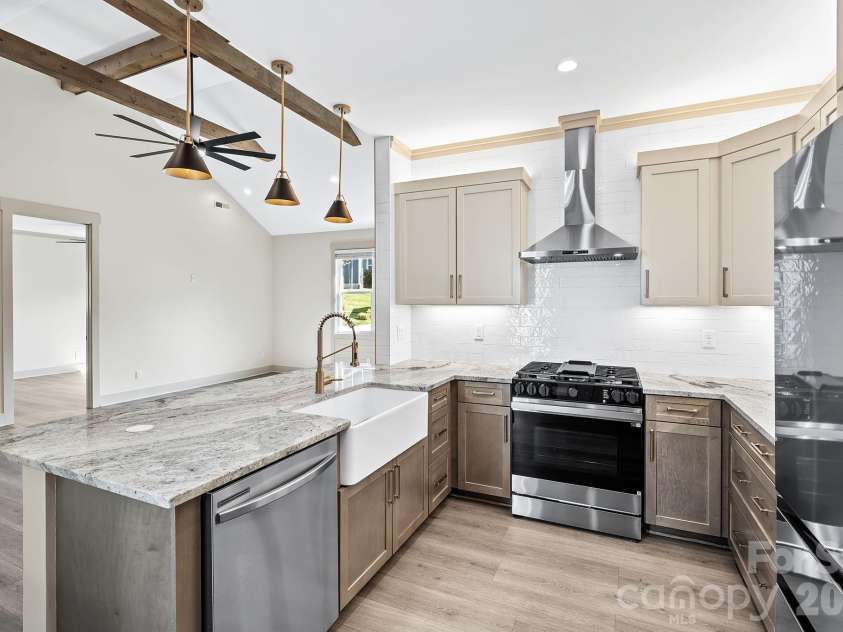 10 Heartleaf Circle, Arden, NC 28704.  MLS# CAR4364527, YatesRealty ID 31729. 