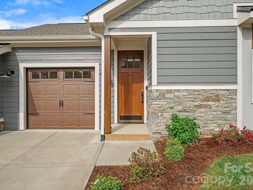 10 Heartleaf Circle, Arden, NC 28704.  MLS# CAR4364527, YatesRealty ID 31729. 