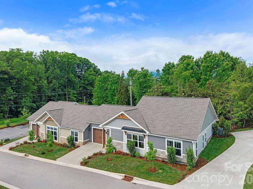 10 Heartleaf Circle, Arden, NC 28704.  MLS# CAR4364527, YatesRealty ID 31729. 