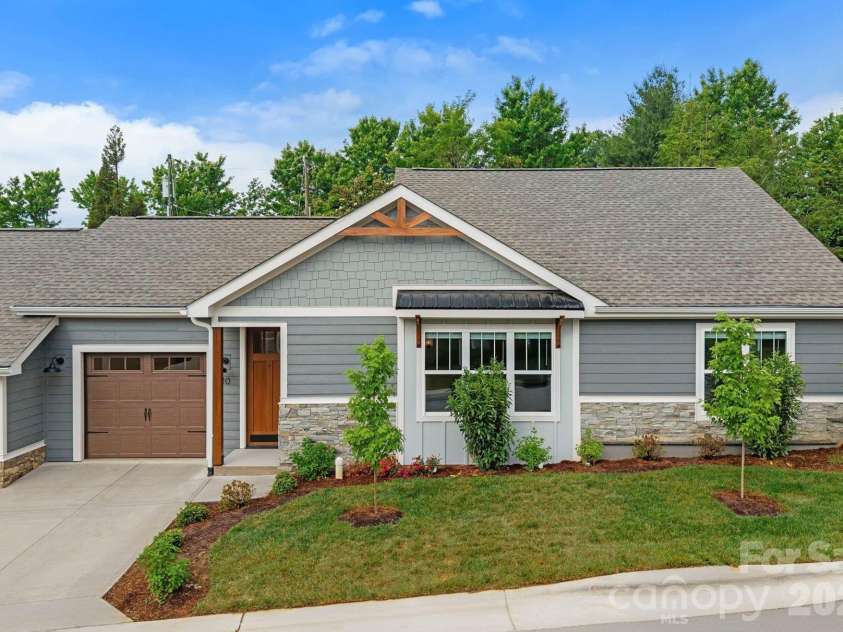 10 Heartleaf Circle, Arden, NC 28704.  MLS# CAR4364527, YatesRealty ID 31729. 