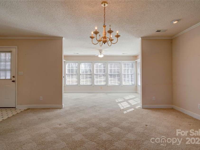 11 Heritage Lane, Shelby, NC 28150.  MLS# CAR4231275, YatesRealty ID 3173. Dining