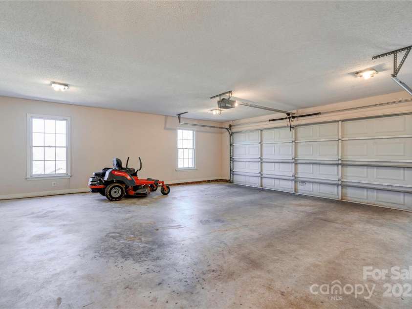 11 Heritage Lane, Shelby, NC 28150.  MLS# CAR4231275, YatesRealty ID 3173. Oversized Garage