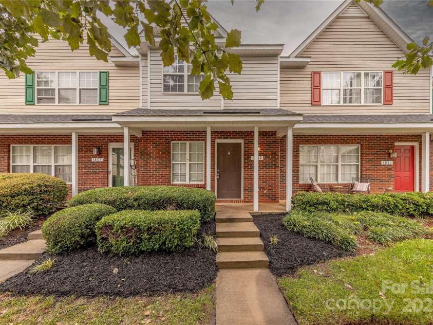 1809 Birch Heights Court, Charlotte, NC 28213.  MLS# CAR4291538, YatesRealty ID 31730. 