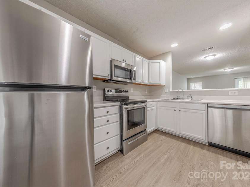 1809 Birch Heights Court, Charlotte, NC 28213.  MLS# CAR4291538, YatesRealty ID 31730. 