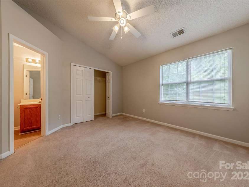 1809 Birch Heights Court, Charlotte, NC 28213.  MLS# CAR4291538, YatesRealty ID 31730. 
