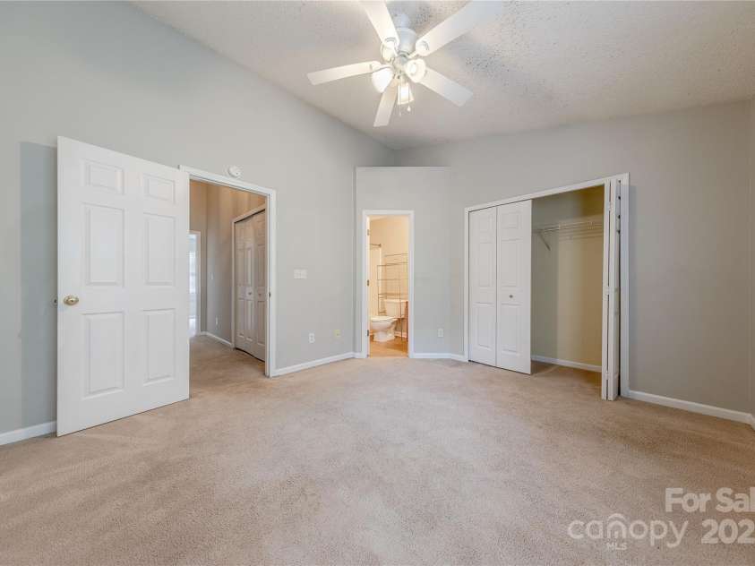 1809 Birch Heights Court, Charlotte, NC 28213.  MLS# CAR4291538, YatesRealty ID 31730. 