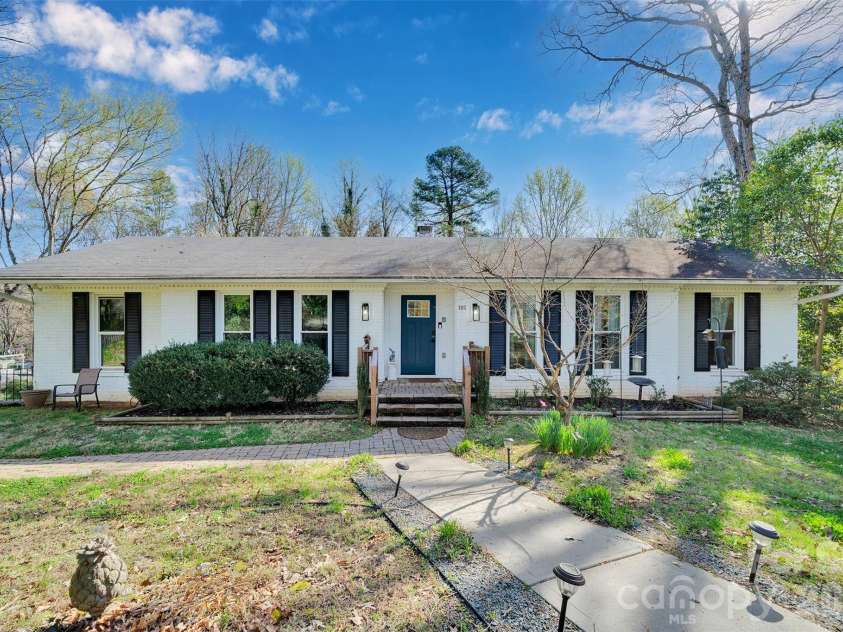 301 Hillandale Drive, Charlotte, NC 28270.  MLS# CAR4363145, YatesRealty ID 31730. 