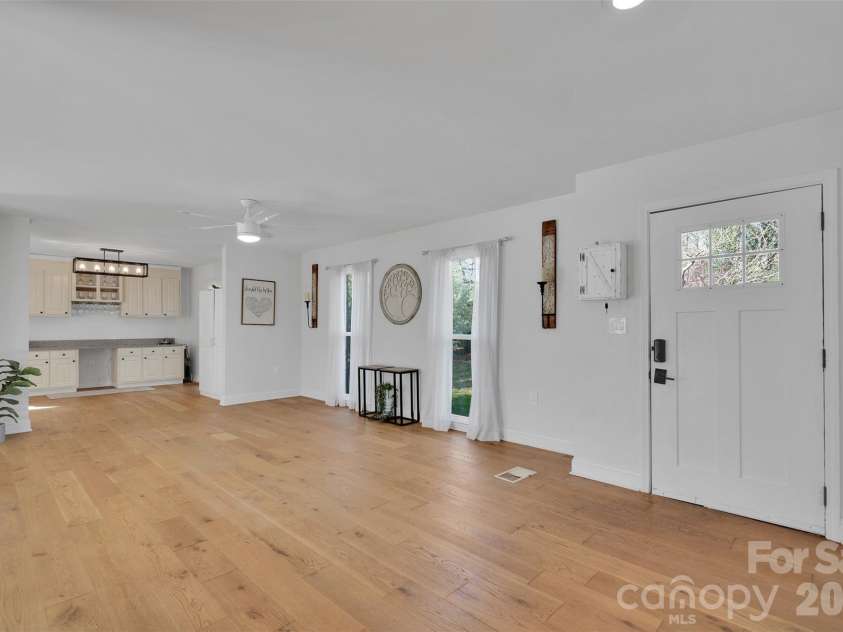 301 Hillandale Drive, Charlotte, NC 28270.  MLS# CAR4363145, YatesRealty ID 31730. 