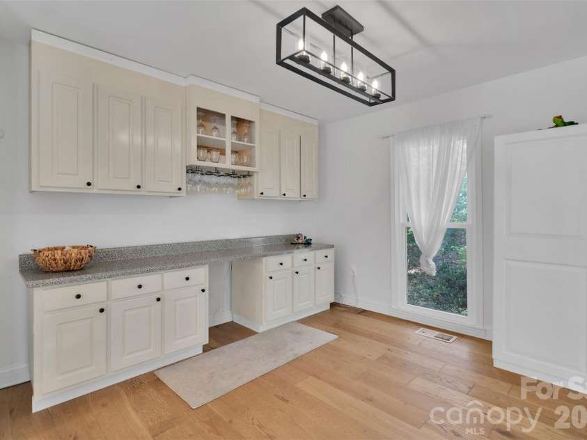 301 Hillandale Drive, Charlotte, NC 28270.  MLS# CAR4363145, YatesRealty ID 31730. 