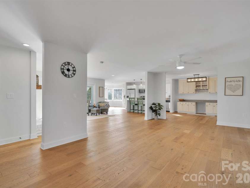 301 Hillandale Drive, Charlotte, NC 28270.  MLS# CAR4363145, YatesRealty ID 31730. 