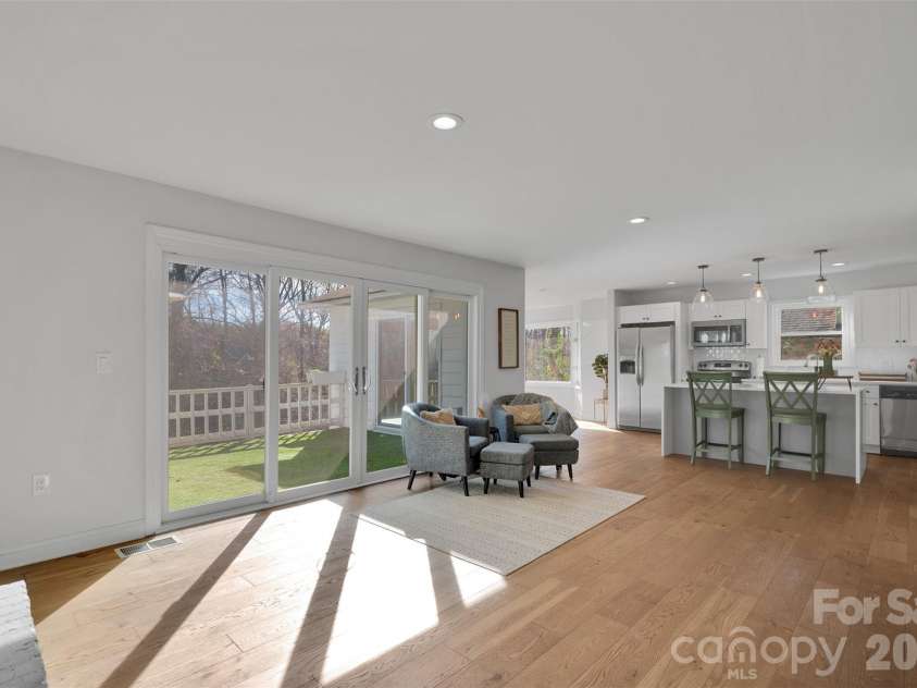 301 Hillandale Drive, Charlotte, NC 28270.  MLS# CAR4363145, YatesRealty ID 31730. 