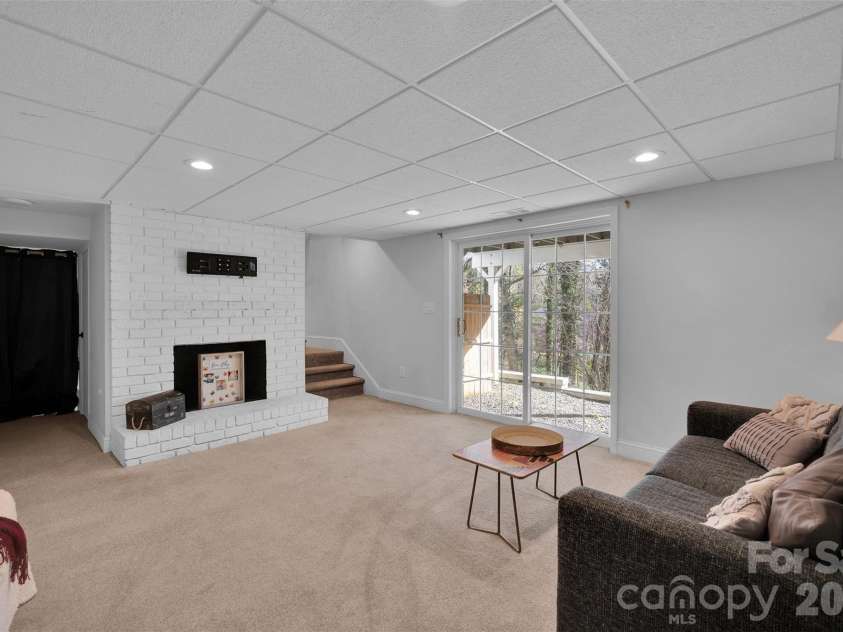 301 Hillandale Drive, Charlotte, NC 28270.  MLS# CAR4363145, YatesRealty ID 31730. 