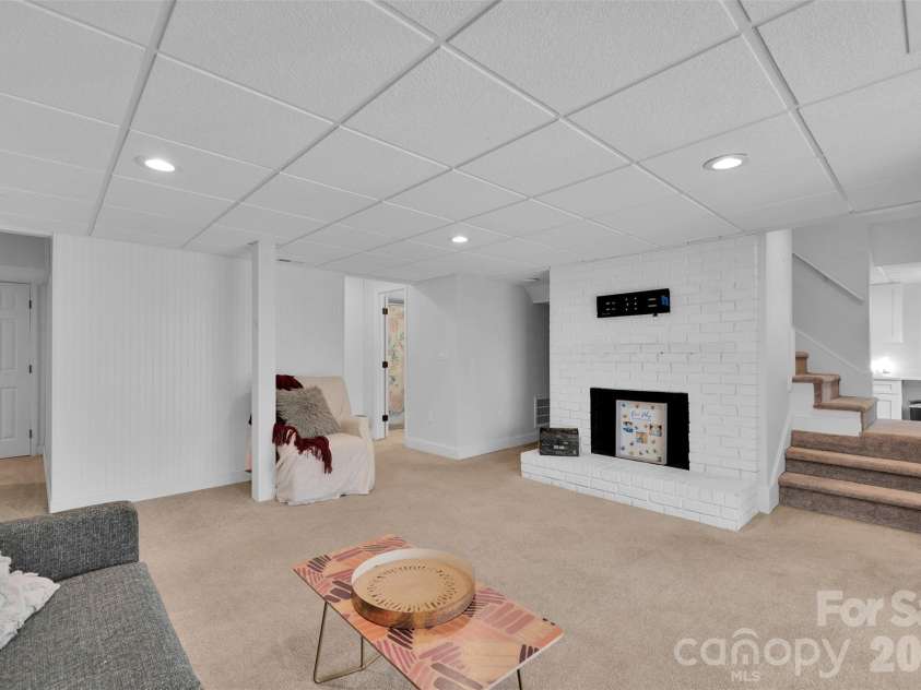 301 Hillandale Drive, Charlotte, NC 28270.  MLS# CAR4363145, YatesRealty ID 31730. 