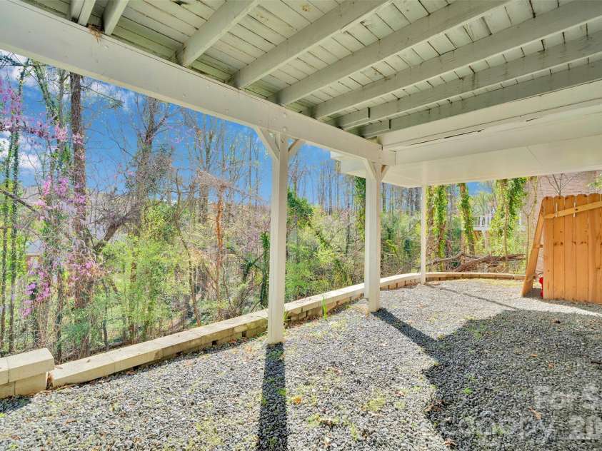 301 Hillandale Drive, Charlotte, NC 28270.  MLS# CAR4363145, YatesRealty ID 31730. 
