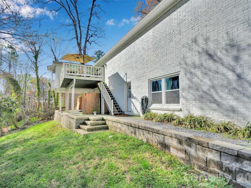 301 Hillandale Drive, Charlotte, NC 28270.  MLS# CAR4363145, YatesRealty ID 31730. 