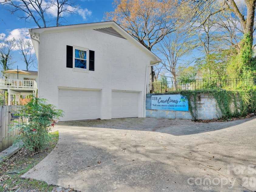 301 Hillandale Drive, Charlotte, NC 28270.  MLS# CAR4363145, YatesRealty ID 31730. 