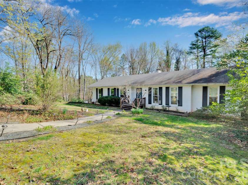 301 Hillandale Drive, Charlotte, NC 28270.  MLS# CAR4363145, YatesRealty ID 31730. 