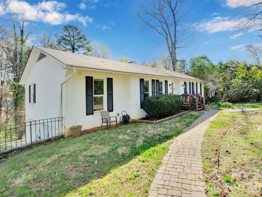 301 Hillandale Drive, Charlotte, NC 28270.  MLS# CAR4363145, YatesRealty ID 31730. 