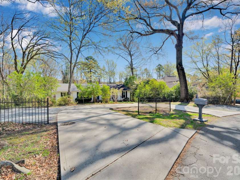 301 Hillandale Drive, Charlotte, NC 28270.  MLS# CAR4363145, YatesRealty ID 31730. 
