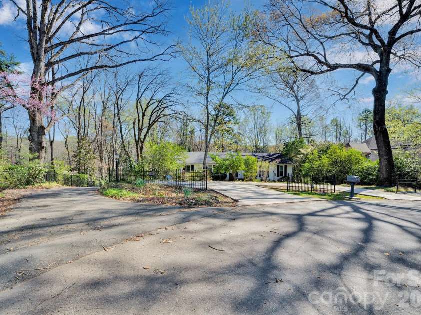 301 Hillandale Drive, Charlotte, NC 28270.  MLS# CAR4363145, YatesRealty ID 31730. 