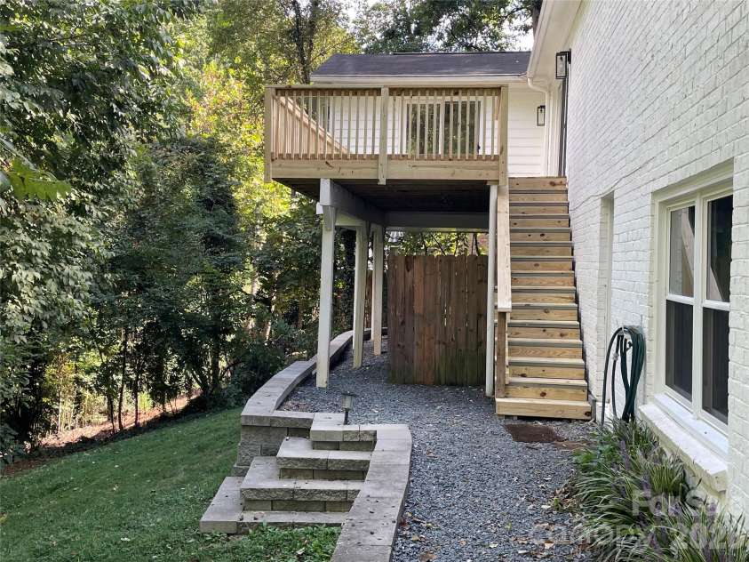 301 Hillandale Drive, Charlotte, NC 28270.  MLS# CAR4363145, YatesRealty ID 31730. 
