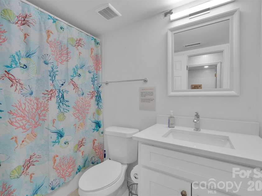301 Hillandale Drive, Charlotte, NC 28270.  MLS# CAR4363145, YatesRealty ID 31730. Basement Bath