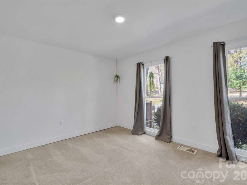 301 Hillandale Drive, Charlotte, NC 28270.  MLS# CAR4363145, YatesRealty ID 31730. Bed 2