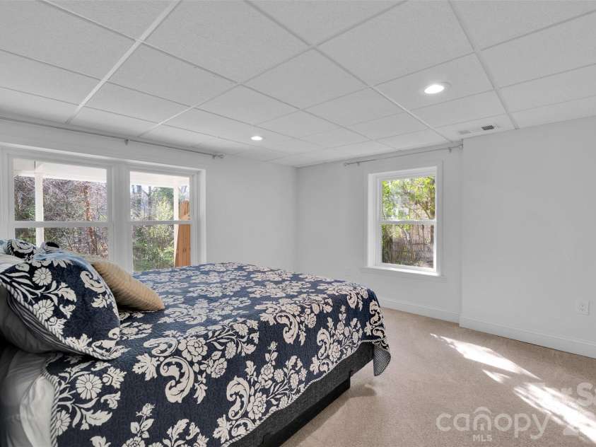 301 Hillandale Drive, Charlotte, NC 28270.  MLS# CAR4363145, YatesRealty ID 31730. Bed 4