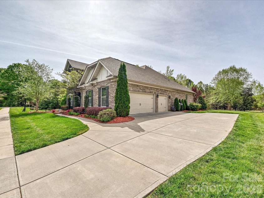 101 Enclave Boulevard, Matthews, NC 28104.  MLS# CAR4365874, YatesRealty ID 31731. Garage