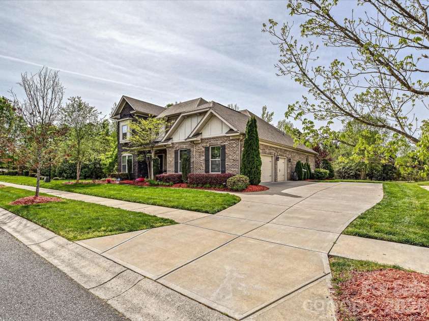 101 Enclave Boulevard, Matthews, NC 28104.  MLS# CAR4365874, YatesRealty ID 31731. Welcome Home!