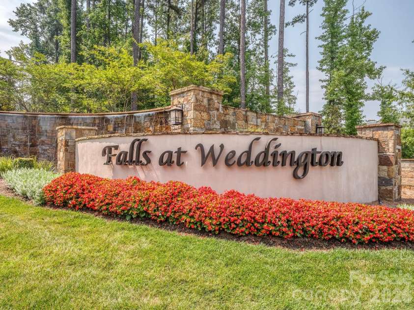 101 Enclave Boulevard, Matthews, NC 28104.  MLS# CAR4434349, YatesRealty ID 31731. 