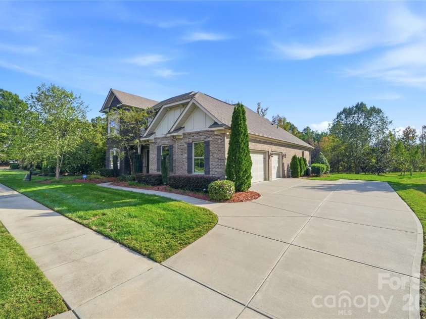 101 Enclave Boulevard, Matthews, NC 28104.  MLS# CAR4434349, YatesRealty ID 31731. 