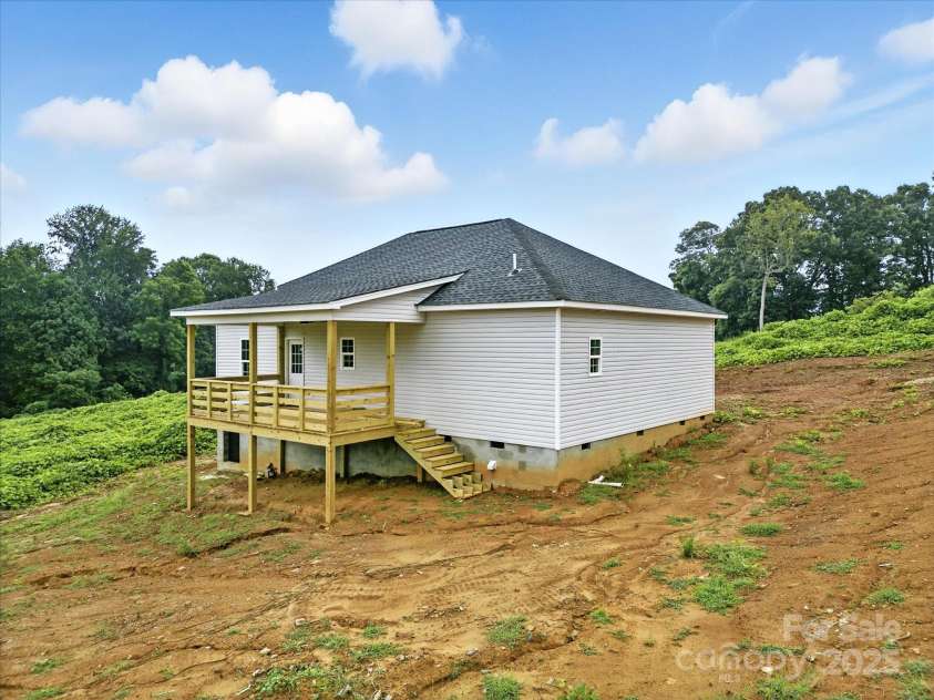 1427 Blackbird Drive, Clover, SC 29710.  MLS# CAR4291760, YatesRealty ID 31732. 