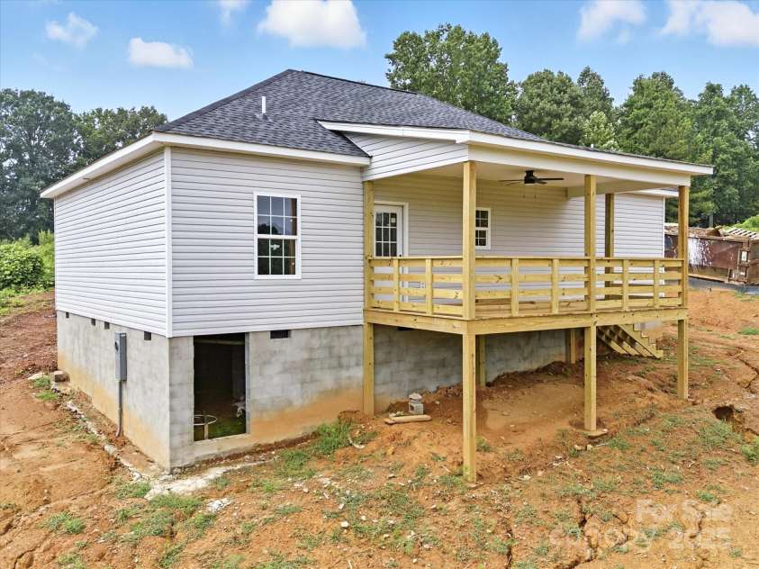 1427 Blackbird Drive, Clover, SC 29710.  MLS# CAR4291760, YatesRealty ID 31732. 
