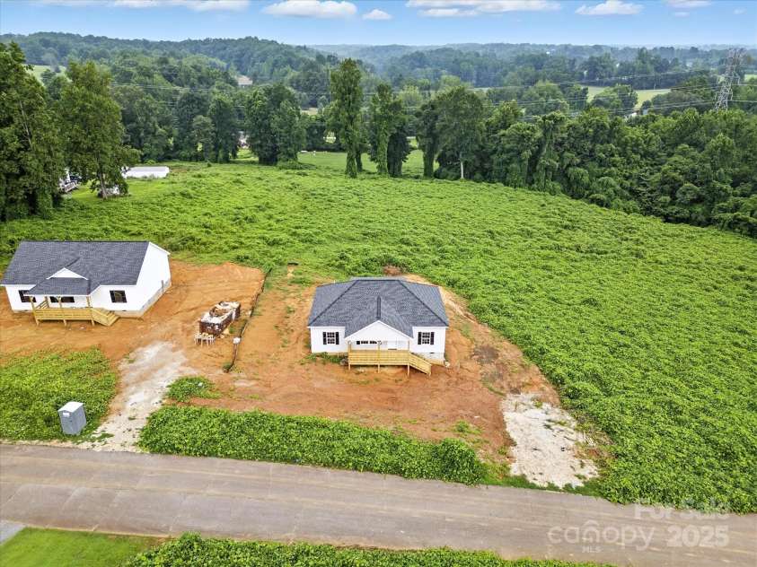 1427 Blackbird Drive, Clover, SC 29710.  MLS# CAR4291760, YatesRealty ID 31732. 