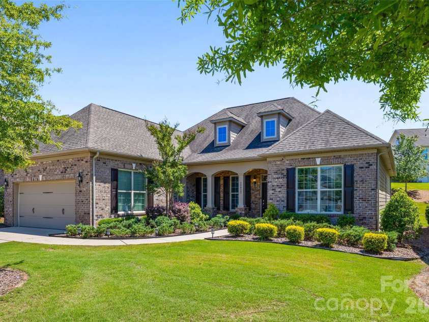15927 Vale Ridge Drive, Charlotte, NC 28278.  MLS# CAR4374881, YatesRealty ID 31732. 