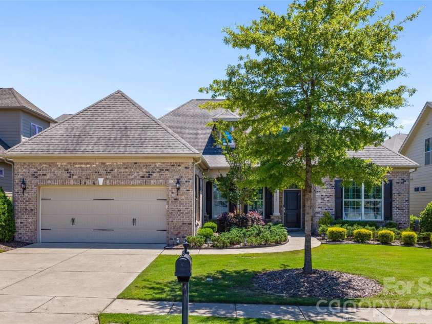 15927 Vale Ridge Drive, Charlotte, NC 28278.  MLS# CAR4374881, YatesRealty ID 31732. 