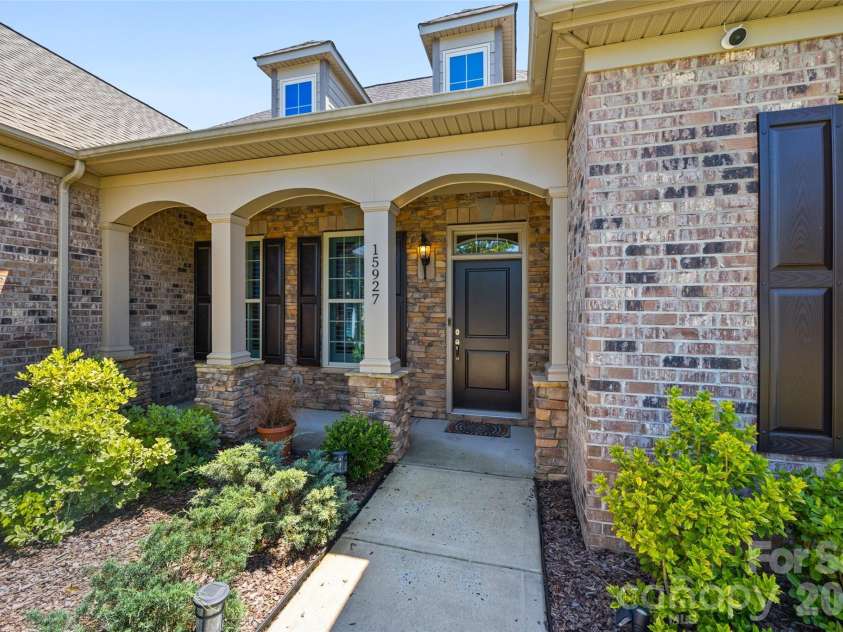 15927 Vale Ridge Drive, Charlotte, NC 28278.  MLS# CAR4374881, YatesRealty ID 31732. 