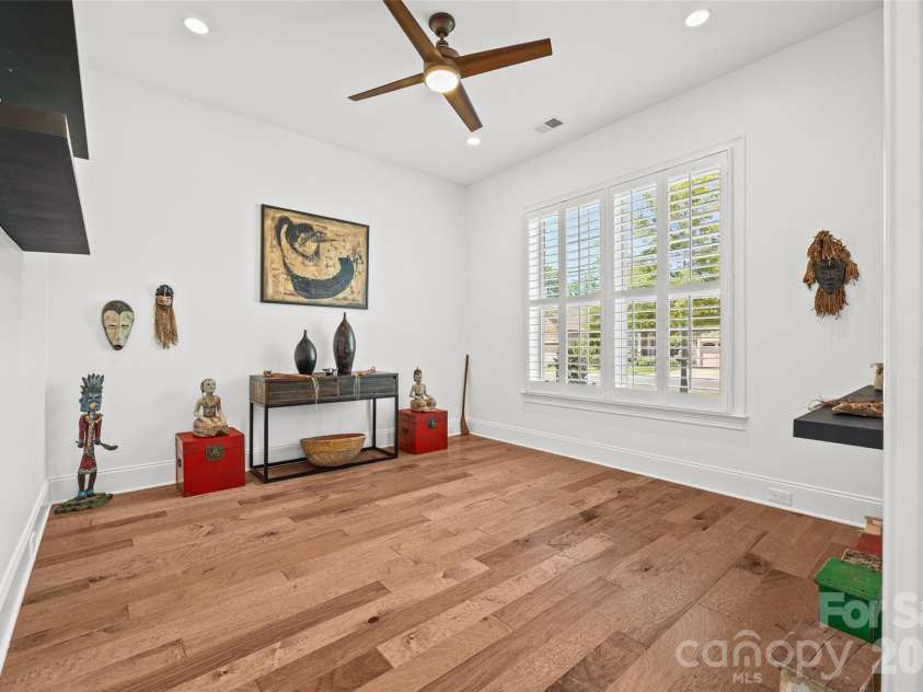 15927 Vale Ridge Drive, Charlotte, NC 28278.  MLS# CAR4374881, YatesRealty ID 31732. 