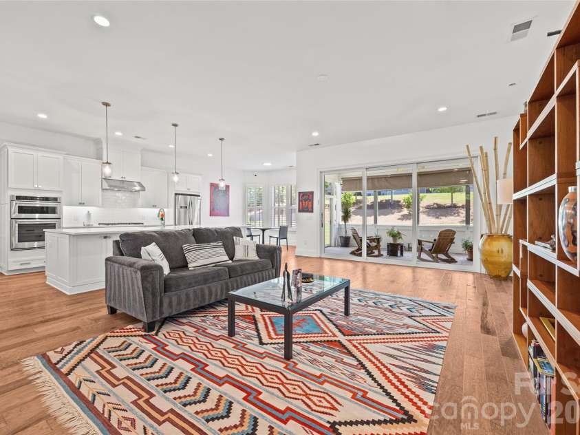 15927 Vale Ridge Drive, Charlotte, NC 28278.  MLS# CAR4374881, YatesRealty ID 31732. 