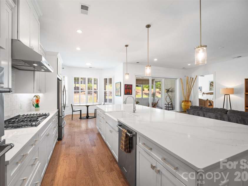 15927 Vale Ridge Drive, Charlotte, NC 28278.  MLS# CAR4374881, YatesRealty ID 31732. 
