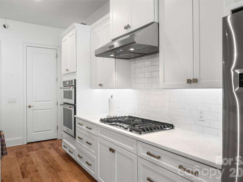 15927 Vale Ridge Drive, Charlotte, NC 28278.  MLS# CAR4374881, YatesRealty ID 31732. 