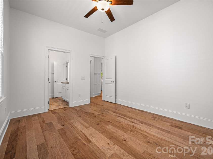 15927 Vale Ridge Drive, Charlotte, NC 28278.  MLS# CAR4374881, YatesRealty ID 31732. 