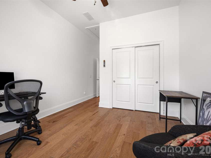 15927 Vale Ridge Drive, Charlotte, NC 28278.  MLS# CAR4374881, YatesRealty ID 31732. 