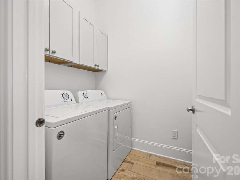 15927 Vale Ridge Drive, Charlotte, NC 28278.  MLS# CAR4374881, YatesRealty ID 31732. 