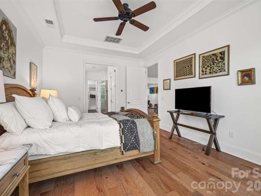 15927 Vale Ridge Drive, Charlotte, NC 28278.  MLS# CAR4374881, YatesRealty ID 31732. 