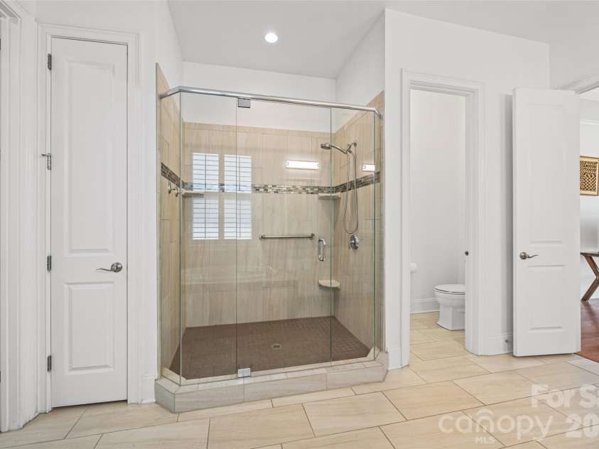 15927 Vale Ridge Drive, Charlotte, NC 28278.  MLS# CAR4374881, YatesRealty ID 31732. 